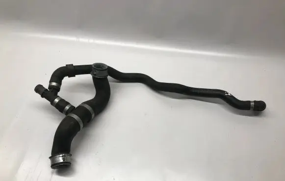 Mercedes-Benz C W204 Engine coolant pipe/hose A2045018282