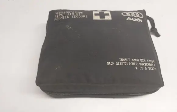Audi A4 S4 B9 8W First aid kit 8W0860282B