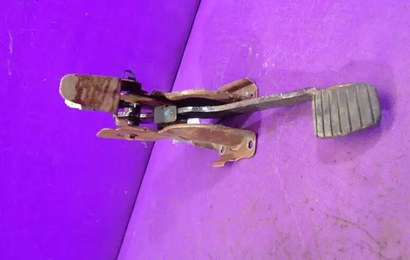 Dacia Dokker Brake pedal