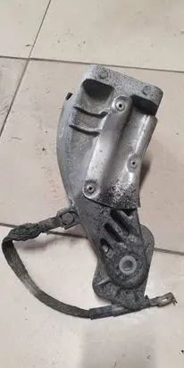 BMW 5 E60 E61 Engine mounting bracket 6777056 ENAC46000