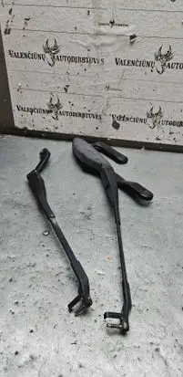 Mercedes-Benz E W211 Front wiper blade arm A2118200444