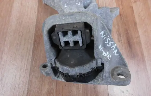 Nissan X-Trail T32 Engine mounting bracket 112104BB0B