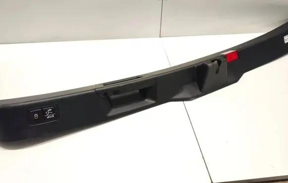 Trunk/boot sill cover protection