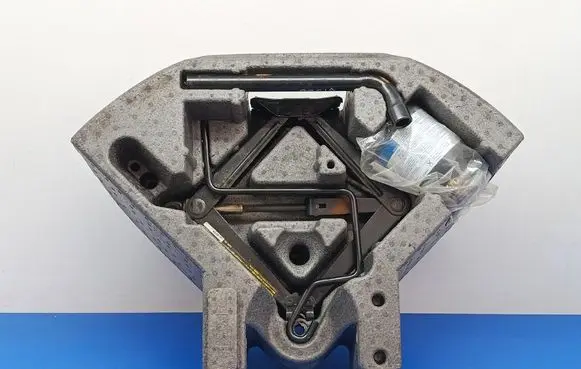 Cadillac BLS Lift Jack 12804890