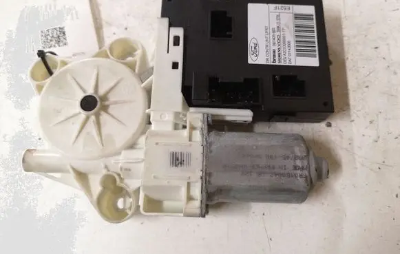 Ford Focus C-MAX Front door window regulator motor 5WK11570L 981405103