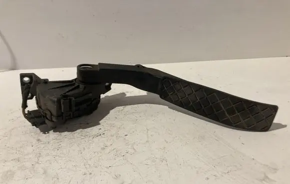 Volkswagen Touareg I Accelerator throttle pedal 7L6723507 6PV00777024