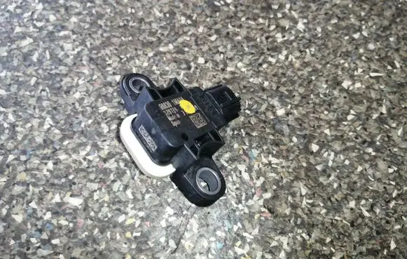 Nissan Juke I F15 Airbag deployment crash/impact sensor 988361MA0A
