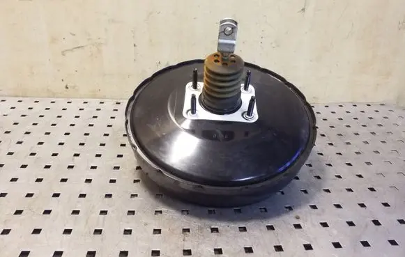 KIA Sorento Brake booster