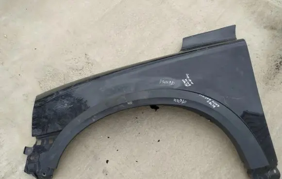 Volvo XC90 Fender juodas