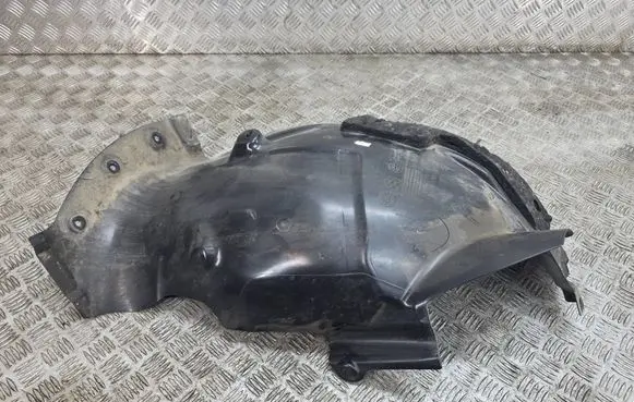 Front wheel arch liner splash guards