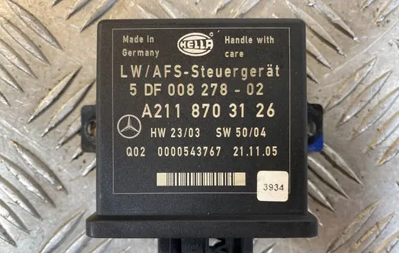 Mercedes-Benz E W211 Light module LCM A2118703126 5DF00827802 0000543767