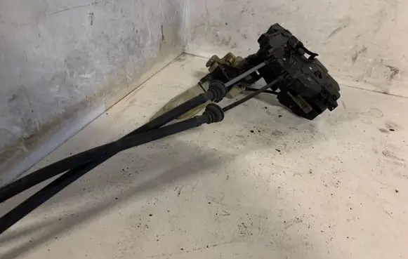 Hyundai Santa Fe Front door lock 813202B060
