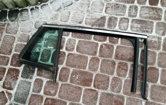 Opel Astra K Front triangle window/glass 