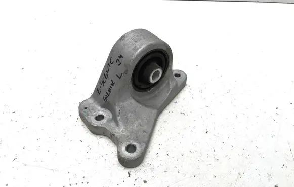 Engine mount vacuum valve