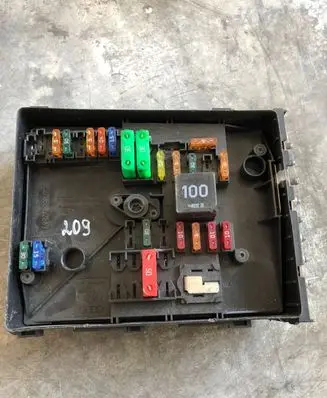 Volkswagen Touran I Fuse box set 1K0937801B