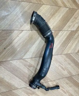 Chrysler 300 - 300C Turbo air intake inlet pipe/hose 04861686ac