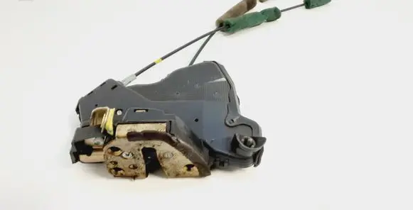 Toyota RAV 4 (XA40) Front door lock