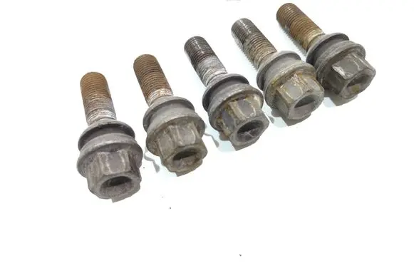 Volkswagen Touareg I Nuts/bolts 