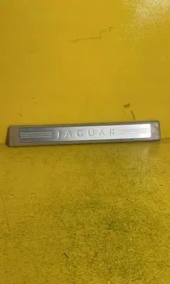 Jaguar XF X250 Front sill trim cover 8X2313200AF