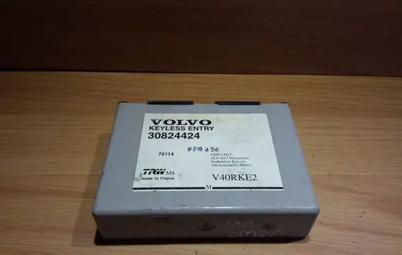 Volvo S40, V40 Door central lock control unit/module 30824424 V40RKE2