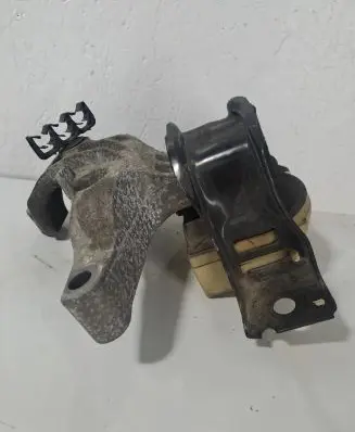 Dacia Dokker Engine mount bracket 112715638R 112675638R