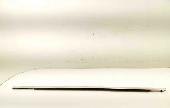 Hyundai i40 Door glass trim 