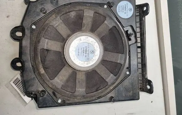 BMW 5 E60 E61 Subwoofer speaker 65139143141 61928910 217BM082A