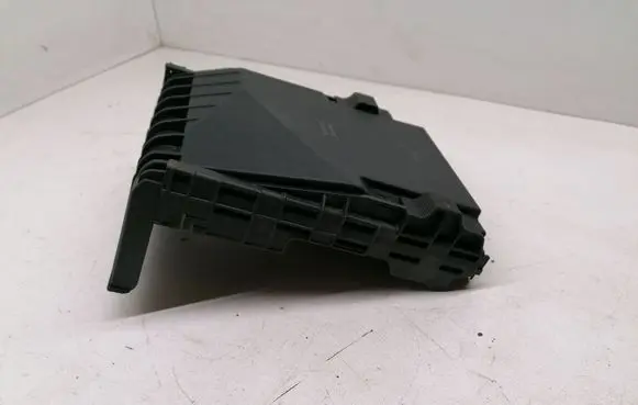 Volkswagen Golf V Fuse box cover 1K0937132 014189871 017180061