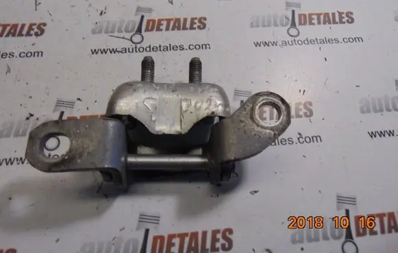 Toyota Avensis Verso Rear door upper hinge