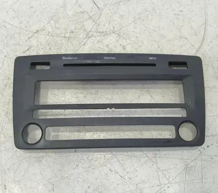 Skoda Octavia Mk2 (1Z) Radio/GPS head unit trim 8636562473