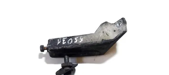 Chrysler 300M Engine mounting bracket