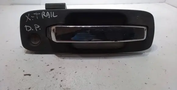 Nissan X-Trail T30 Front door exterior handle