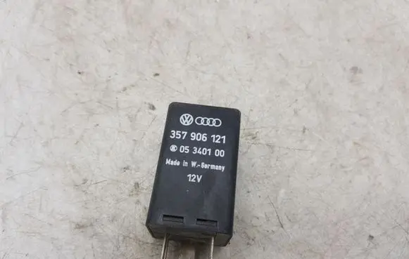 Volkswagen Golf III Other relay 357906121 05340100