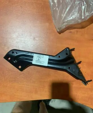 Audi Q5 SQ5 Fender mounting bracket 8R0821136