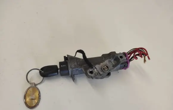 Volkswagen PASSAT B5 Ignition lock 4B0905851A