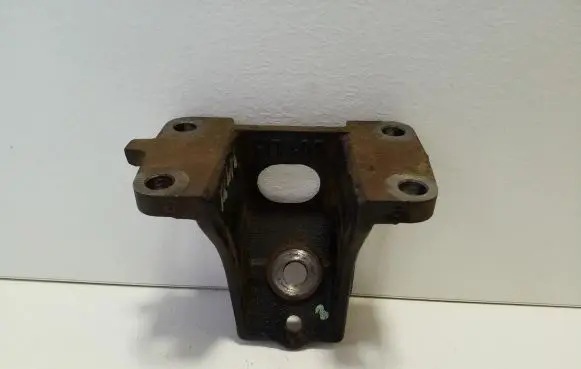 Toyota Hilux (AN120, AN130) Engine mounting bracket