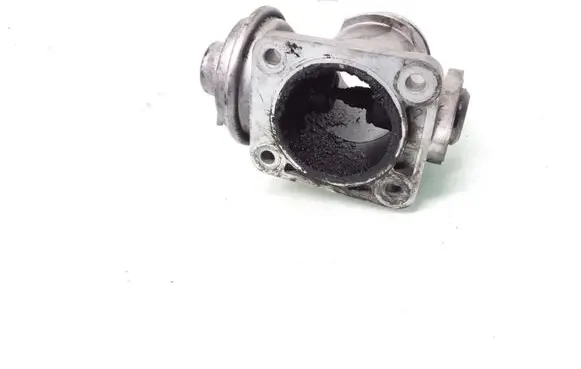 BMW 5 E39 EGR valve 2247177