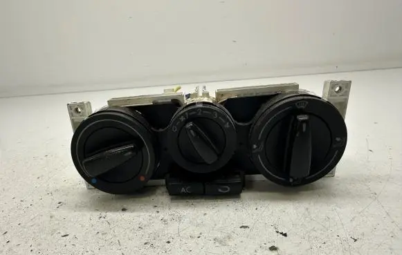 Volkswagen Golf IV Climate control unit 1J0820045F