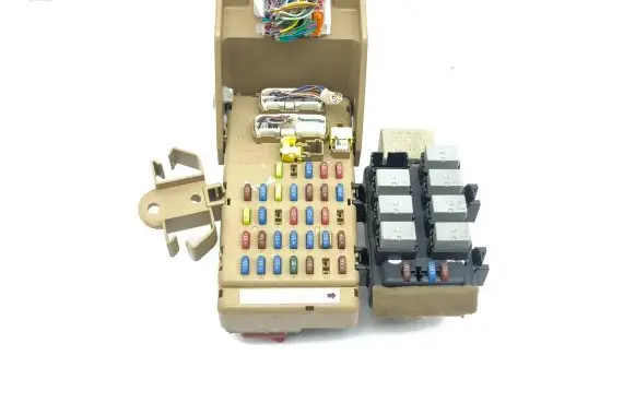 Subaru Forester SH Fuse module 82201FG010 809561