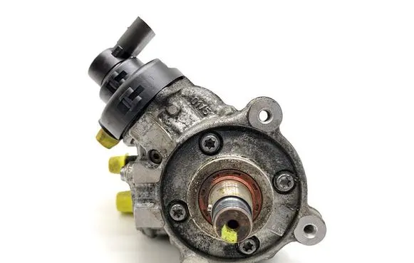 Volkswagen PASSAT B8 Fuel injection high pressure pump
