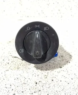 Volkswagen Golf IV Light switch 1C0941531