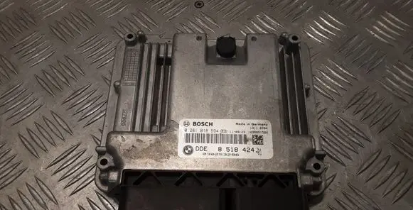 BMW 1 F20 F21 Engine control unit/module 0281018594 8518424