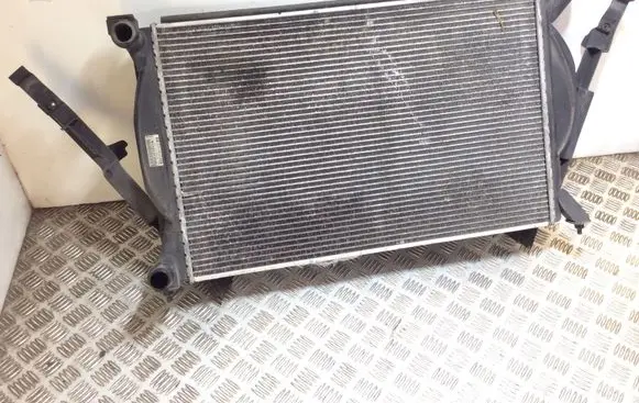 Audi A4 S4 B7 8E 8H Coolant radiator 8E0121251A
