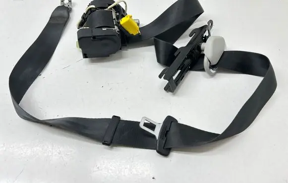 Volkswagen Transporter - Caravelle T5 Front seatbelt 33014052 7E0857806 34099980