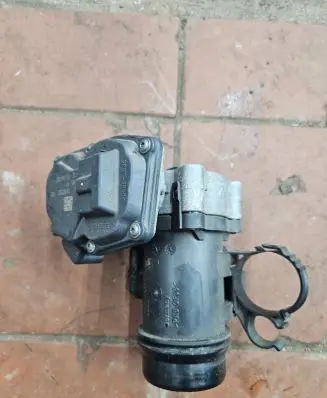 BMW 5 F10 F11 Throttle valve 10378517 7810752 121004133