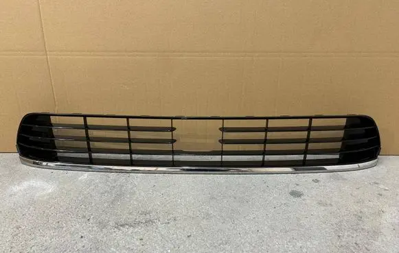 Volkswagen Golf VII Front bumper lower grill 5GE853677A 5GE853671A