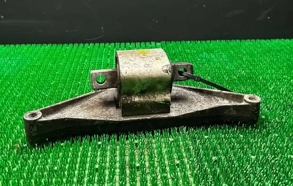 Mercedes-Benz Sprinter W901 W902 W903 W904 Engine mount bracket 932421040