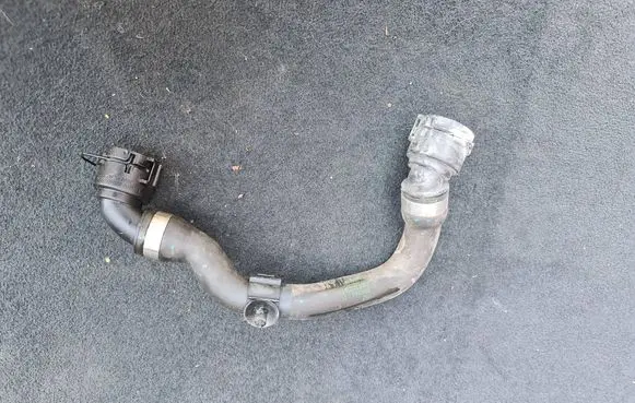 Engine coolant pipe/hose