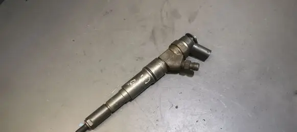 BMW 7 E65 E66 Fuel injector 7789661 0445110131