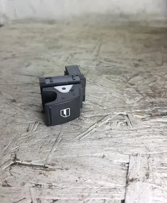 Volkswagen Jetta VI Electric window control switch 7L6959855B